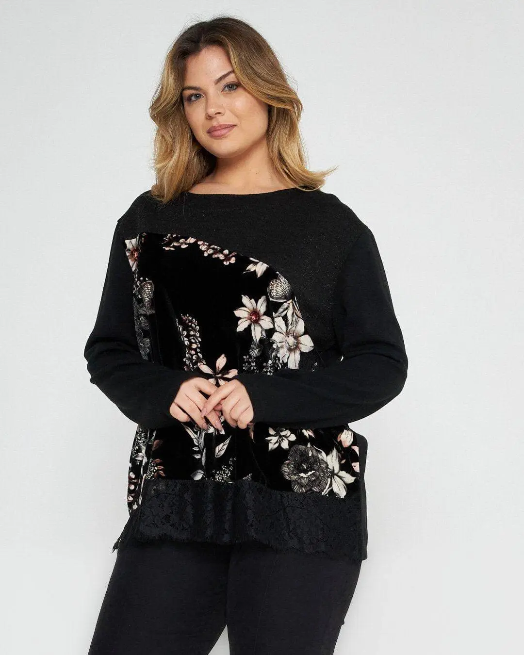 Maglia in fantasia con pizzo NERO
