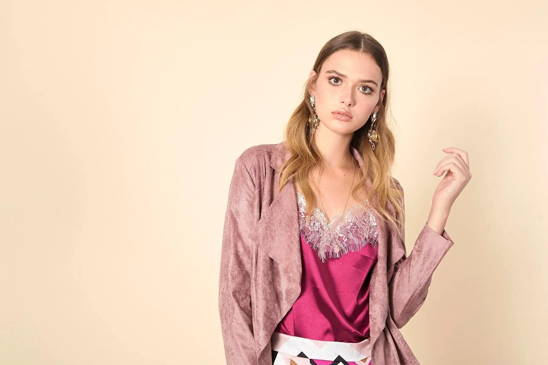 Top con dettagli in pizzo MAGENTA