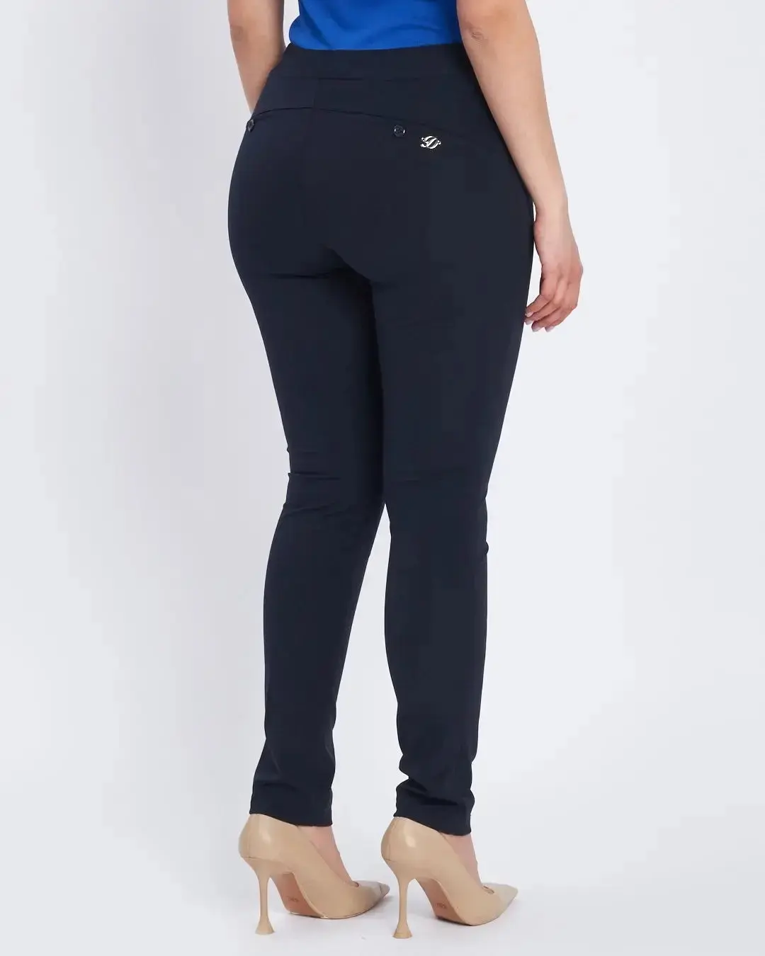 Pantalone slim con taglio push-up e bottoni - Image 2