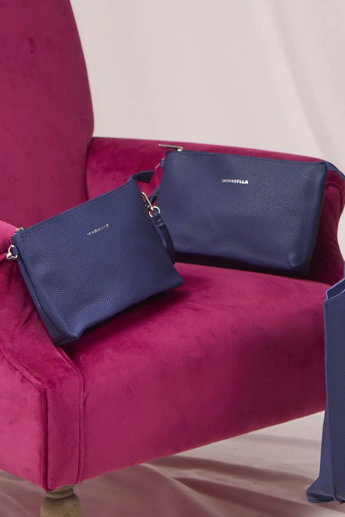 Borsa a tracolla Easy smart in ecopelle a grana con logo sul davanti BLUE NAVY - Image 3