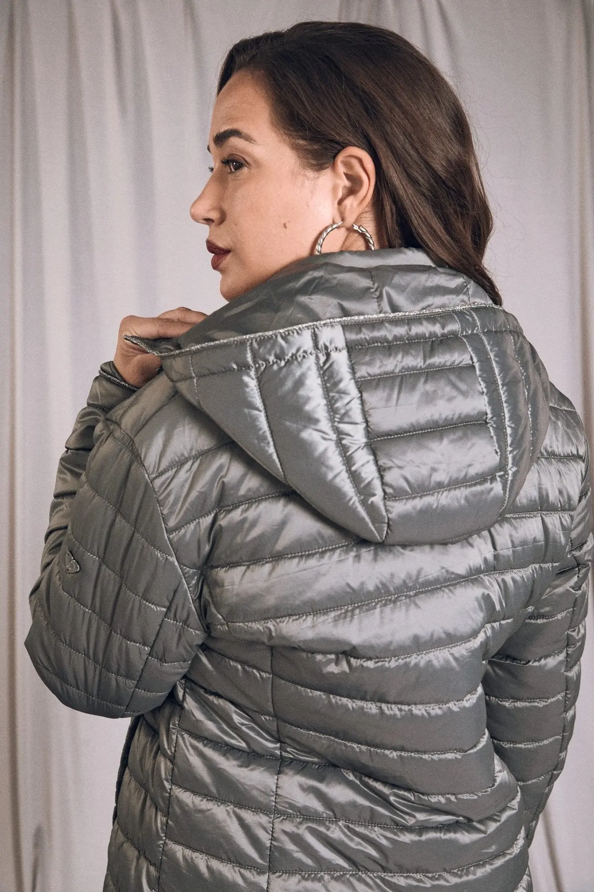 Piumino leggero in nylon trapuntato con cappuccio GRIGIO - Image 5