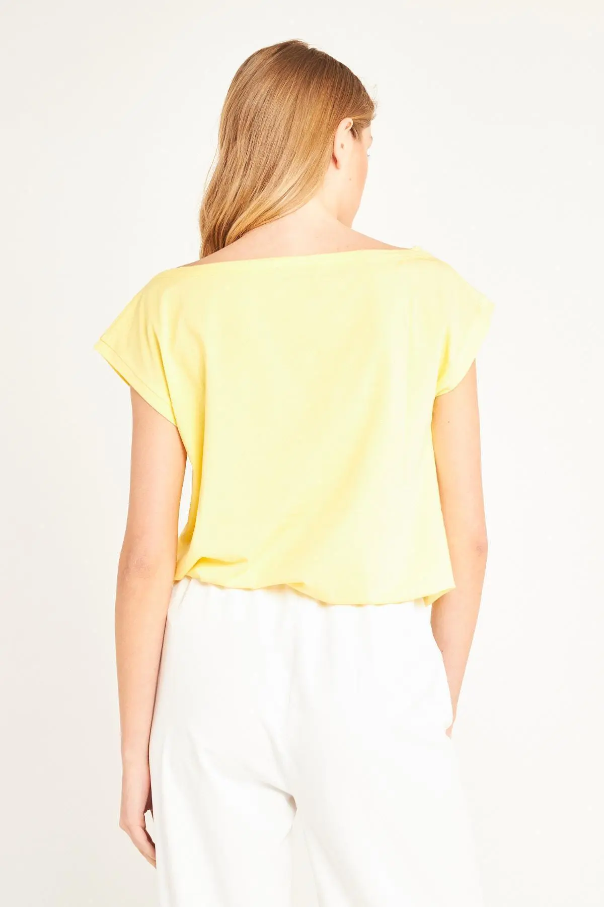 T-shirt scollo a barca GIALLO - Image 4