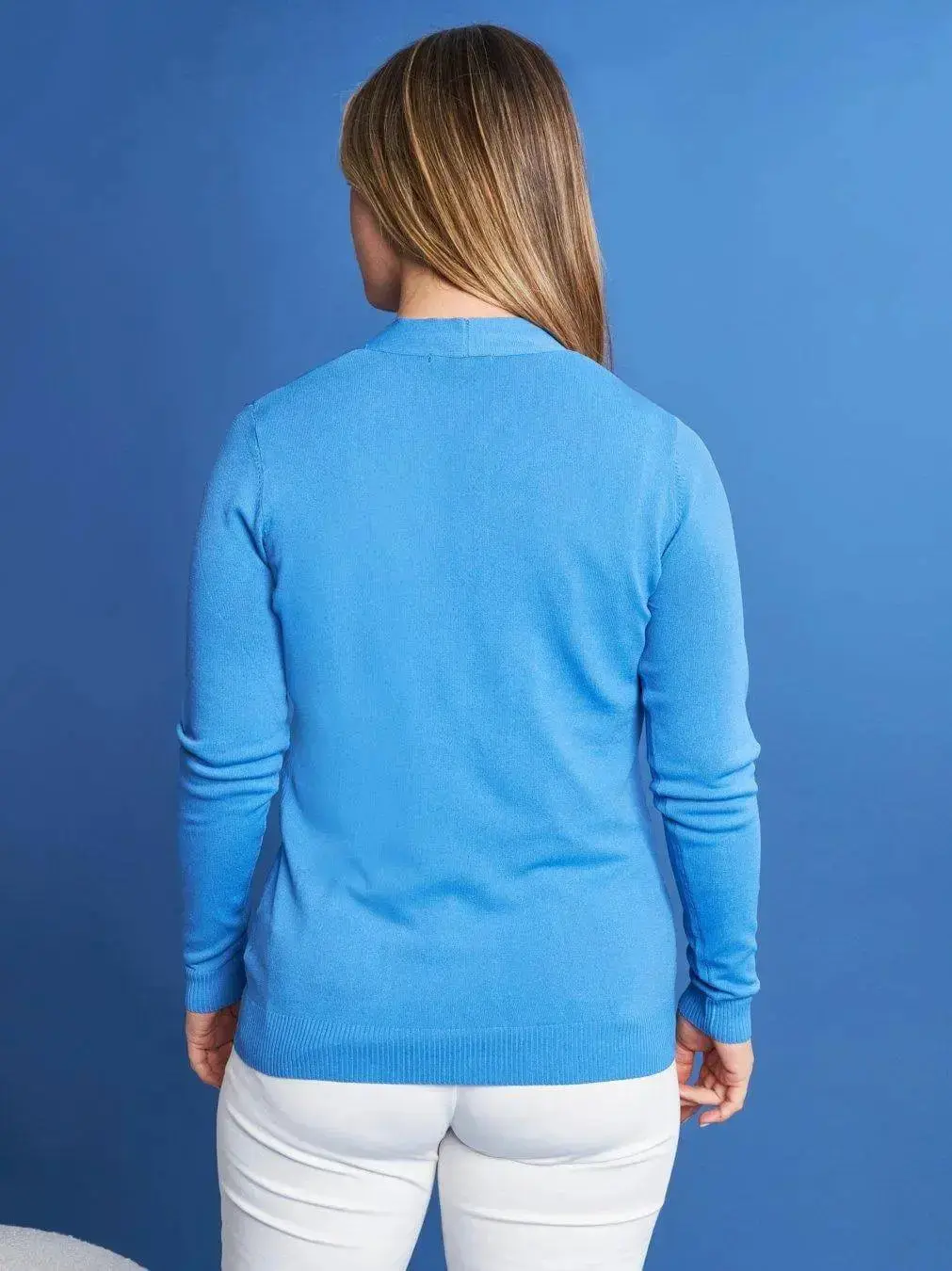 Cardigan scollo a V in maglia di misto viscosa con logo in strass. - Image 11