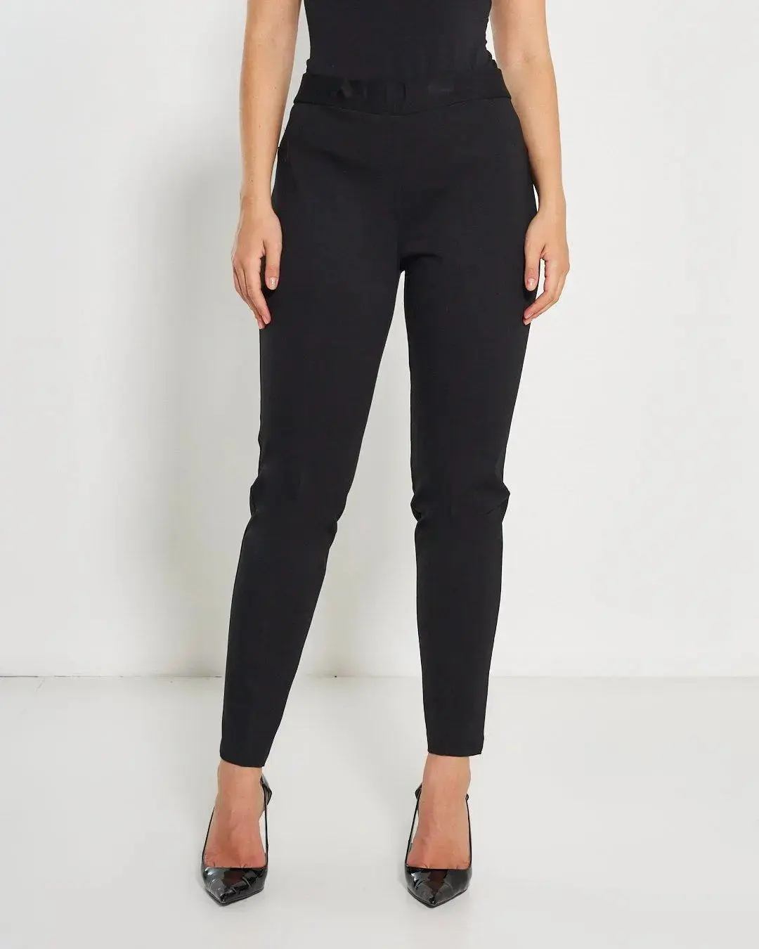 Pantaloni slim fit con vita elastica e dettaglio frontale di piega di stiro - Image 4