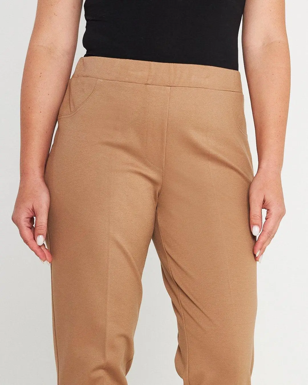 Pantaloni slim fit con vita elastica e dettaglio frontale di piega di stiro CAMMELLO - Image 3