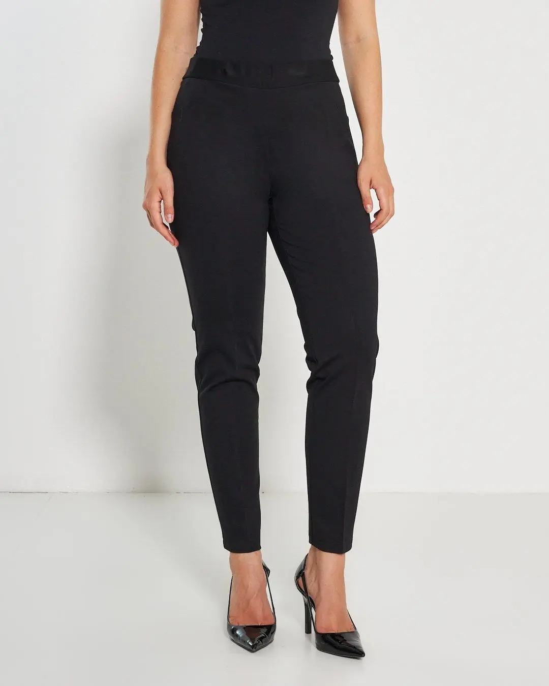 Pantaloni slim fit con vita elastica e dettaglio frontale di piega di stiro - Image 8