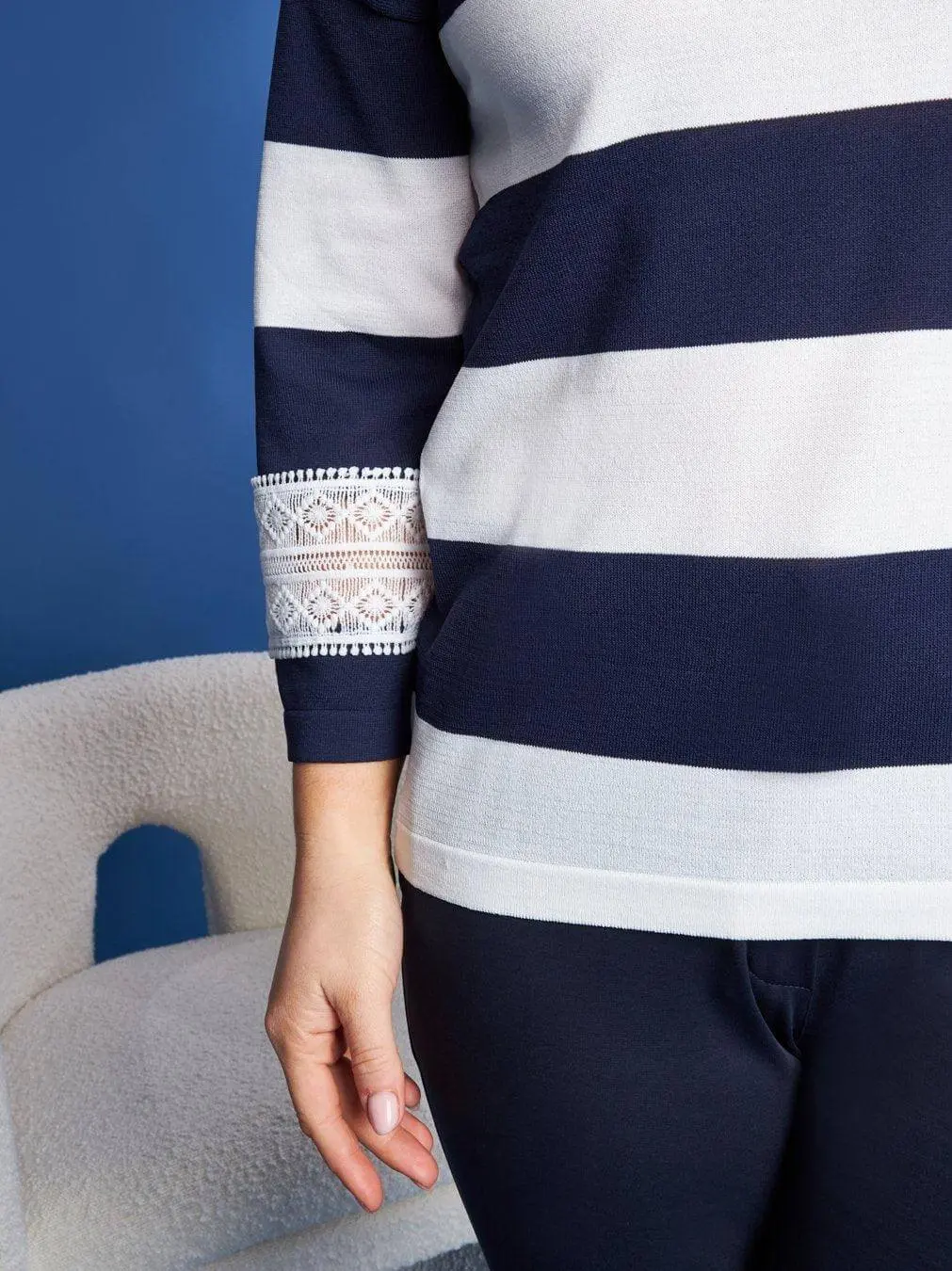 Maglia girocollo in filato a righe di misto viscosa con dettagli in pizzo BLU - Image 5