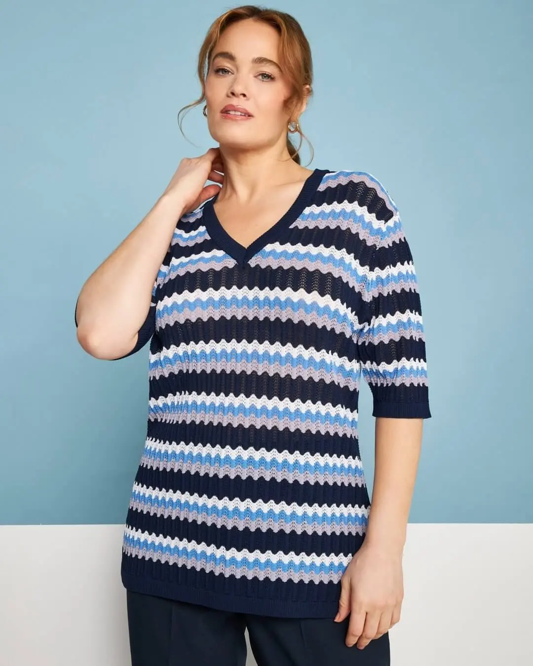 Maglia scollo a V in filato di misto viscosa traforata con motivo chevron BLUE NAVY - Image 7