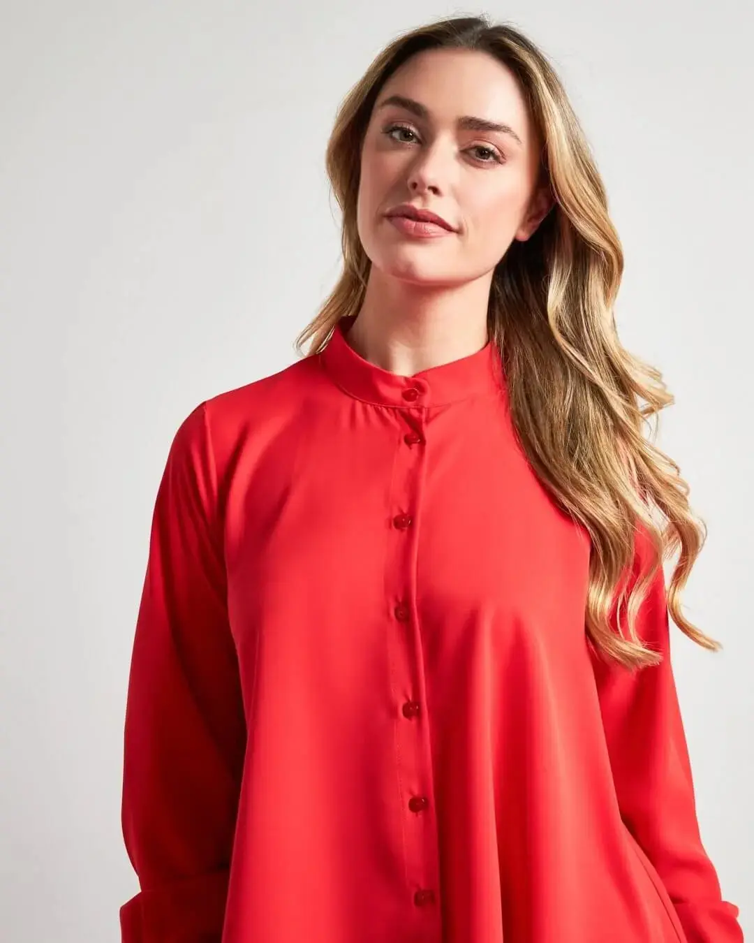 Camicia in crêpe tinta unita con colletto alla coreana e orlo asimmetrico PAPAVERO - Image 7