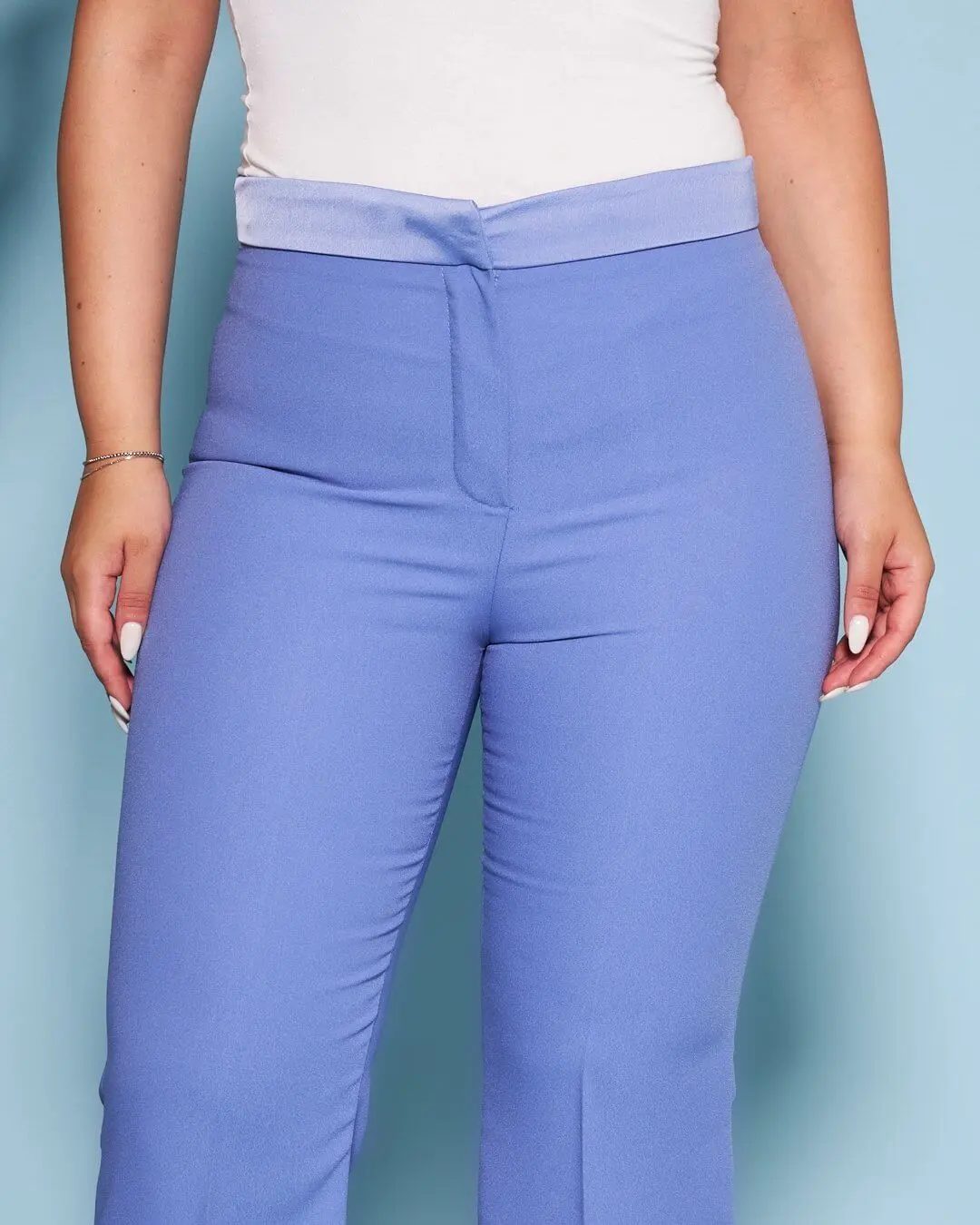 Pantalone a zampa in crêpe tinta unita LAVANDA - Image 4