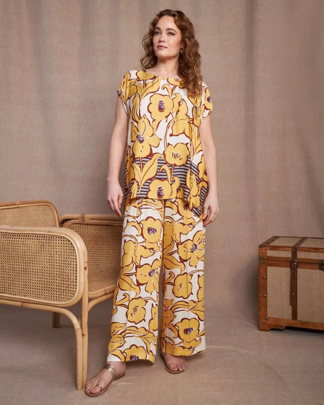 Blusa girocollo in viscosa lucida con fantasia floreale OCRA - Image 5