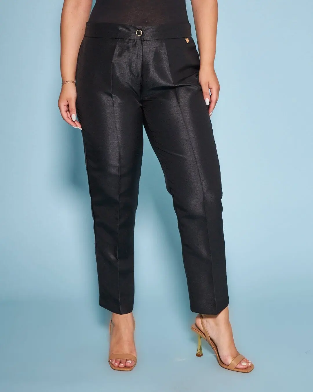 Pantalone a sigaretta in shantung con bottone rivestito NERO - Image 3