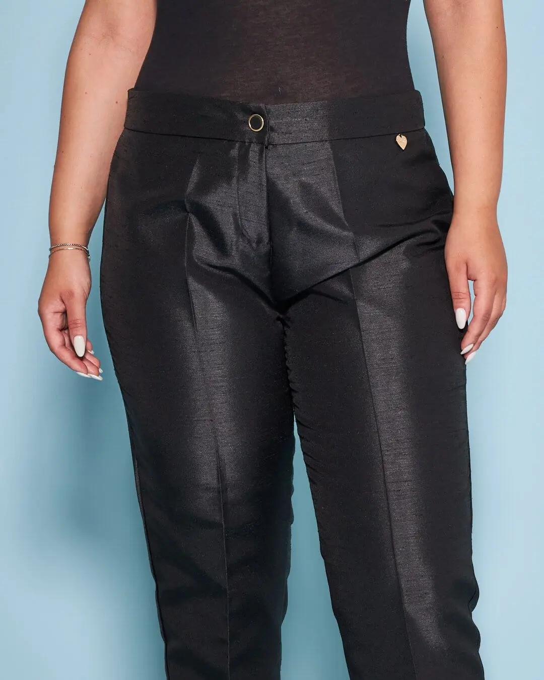 Pantalone a sigaretta in shantung con bottone rivestito NERO - Image 5