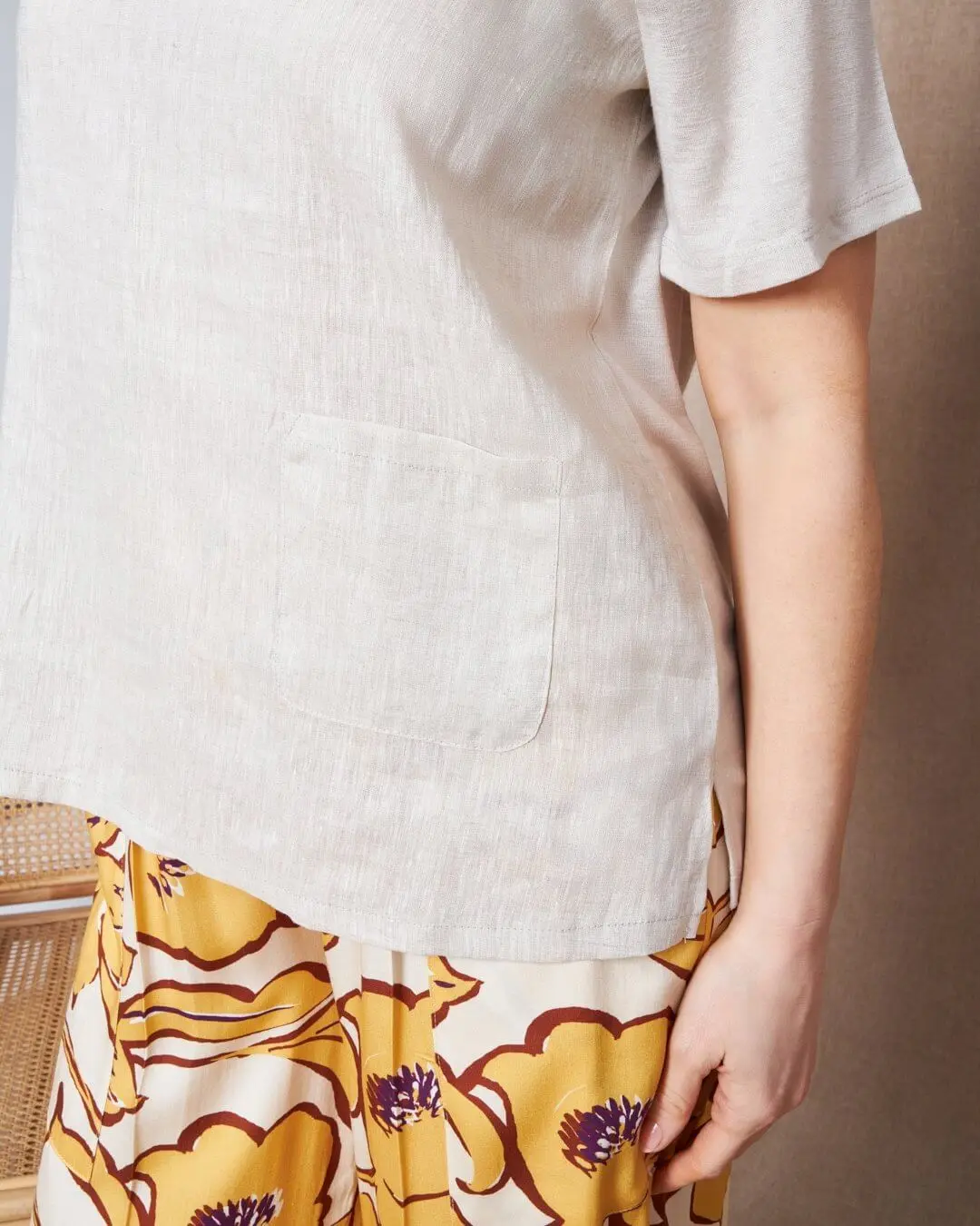 T-shirt combinata in lino e jersey melange con scollo a barca e tasca a toppa NATURALE - Image 5