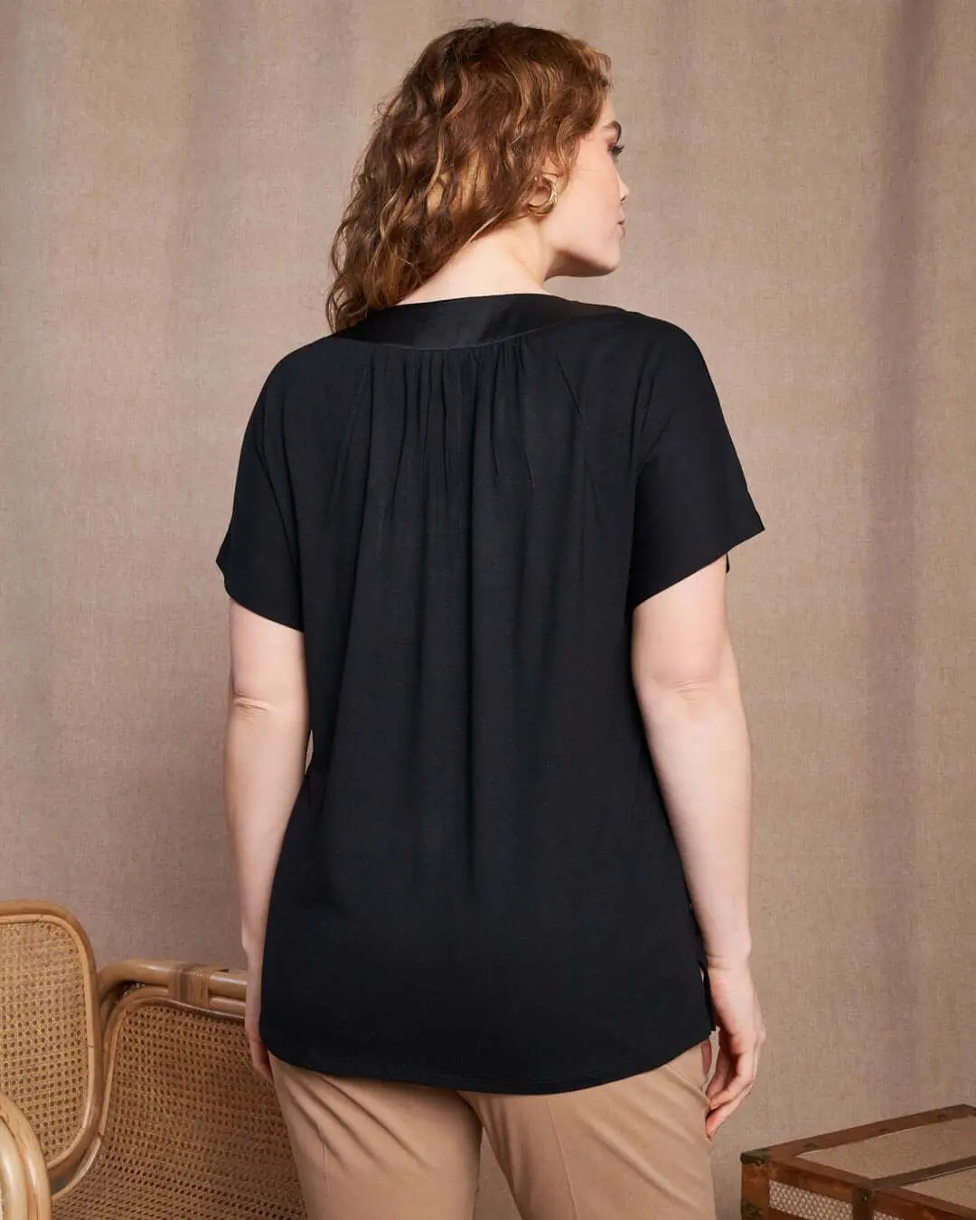 T-shirt kimono in jersey di viscosa elasticizzata con scollo a V con fantasia animalier BLACK - Image 5