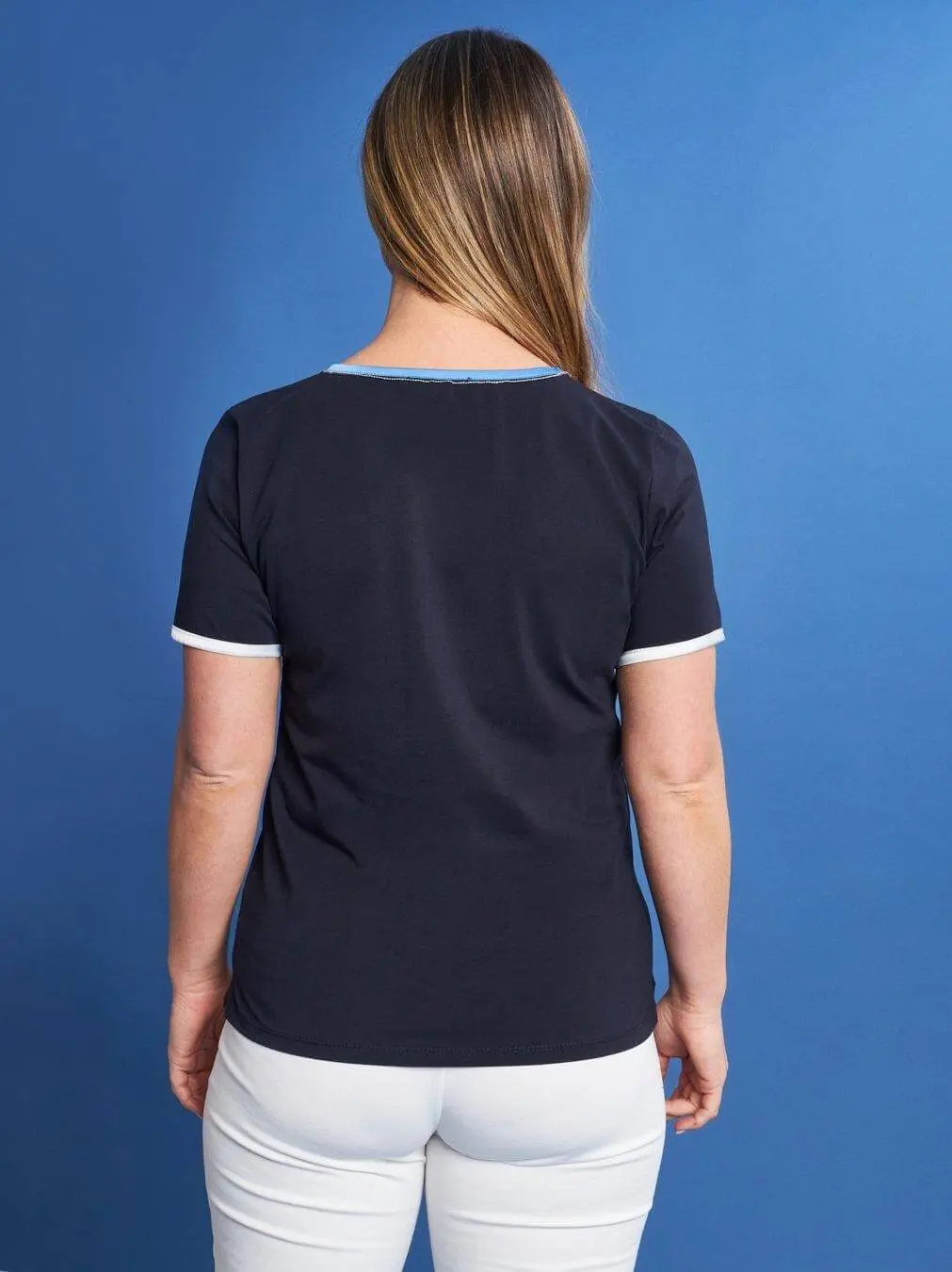 T-shirt girocollo in jersey di cotone elasticizzato con profili in raso e micro catena BLU - Image 4