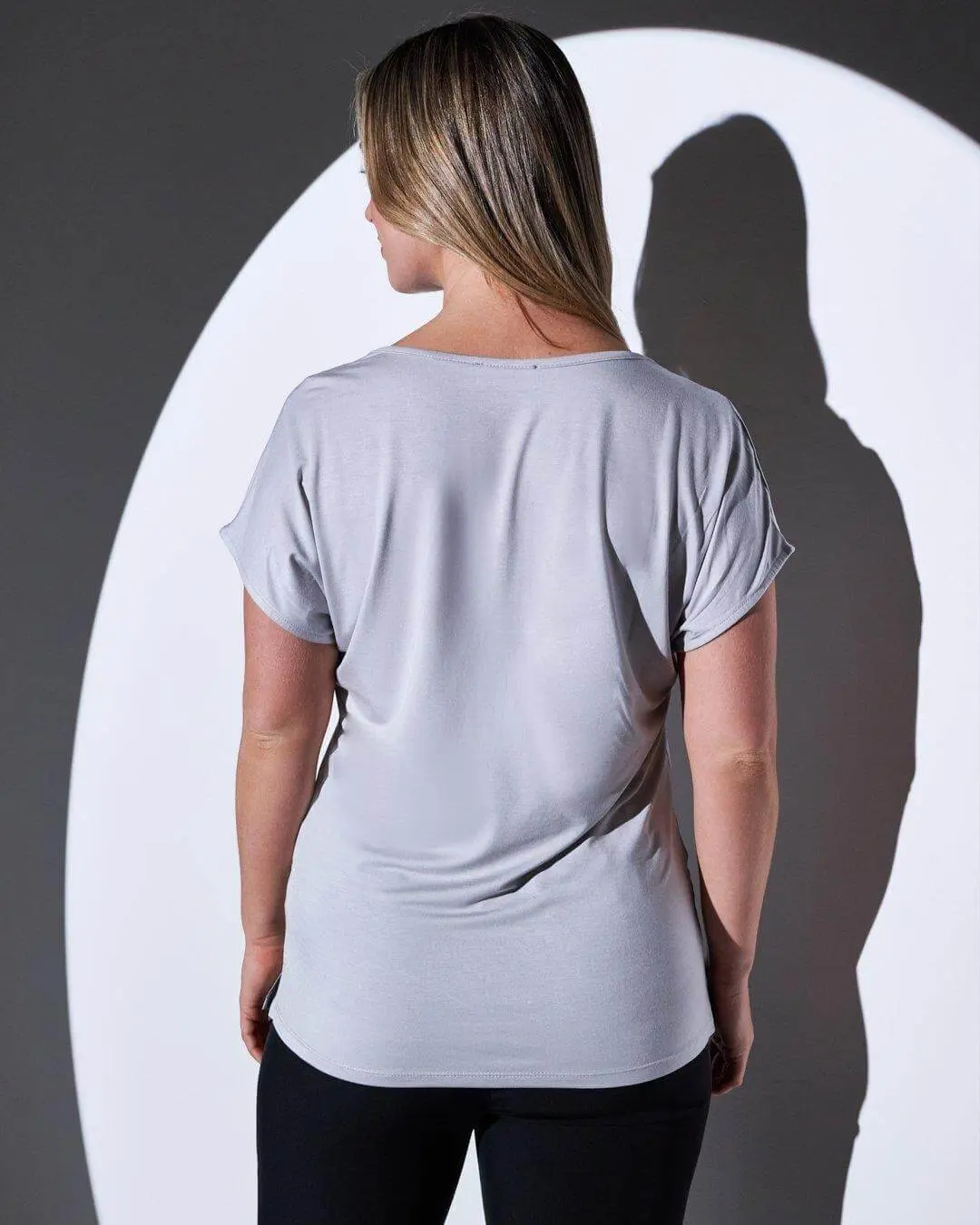 T-shirt scollo a V in raso con retro in jersey elasticizzato GREY - Image 3