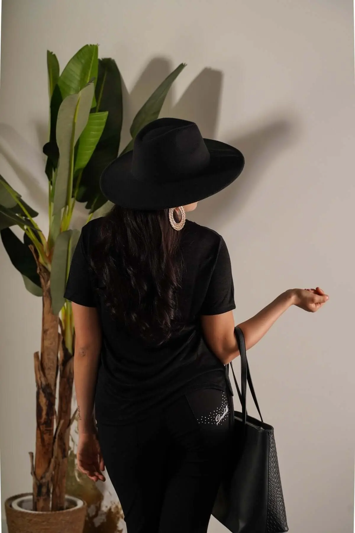 T-shirt combinata in lino e jersey melange con pizzo macramé sullo scollo a V BLACK - Image 4