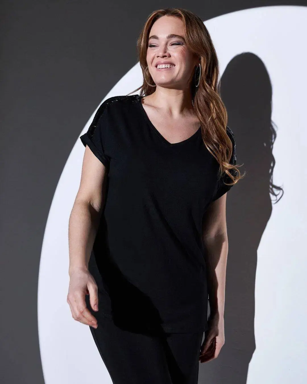 T-shirt kimono in jersey di viscosa elasticizzata con paillettes sulle spalle BLACK - Image 2