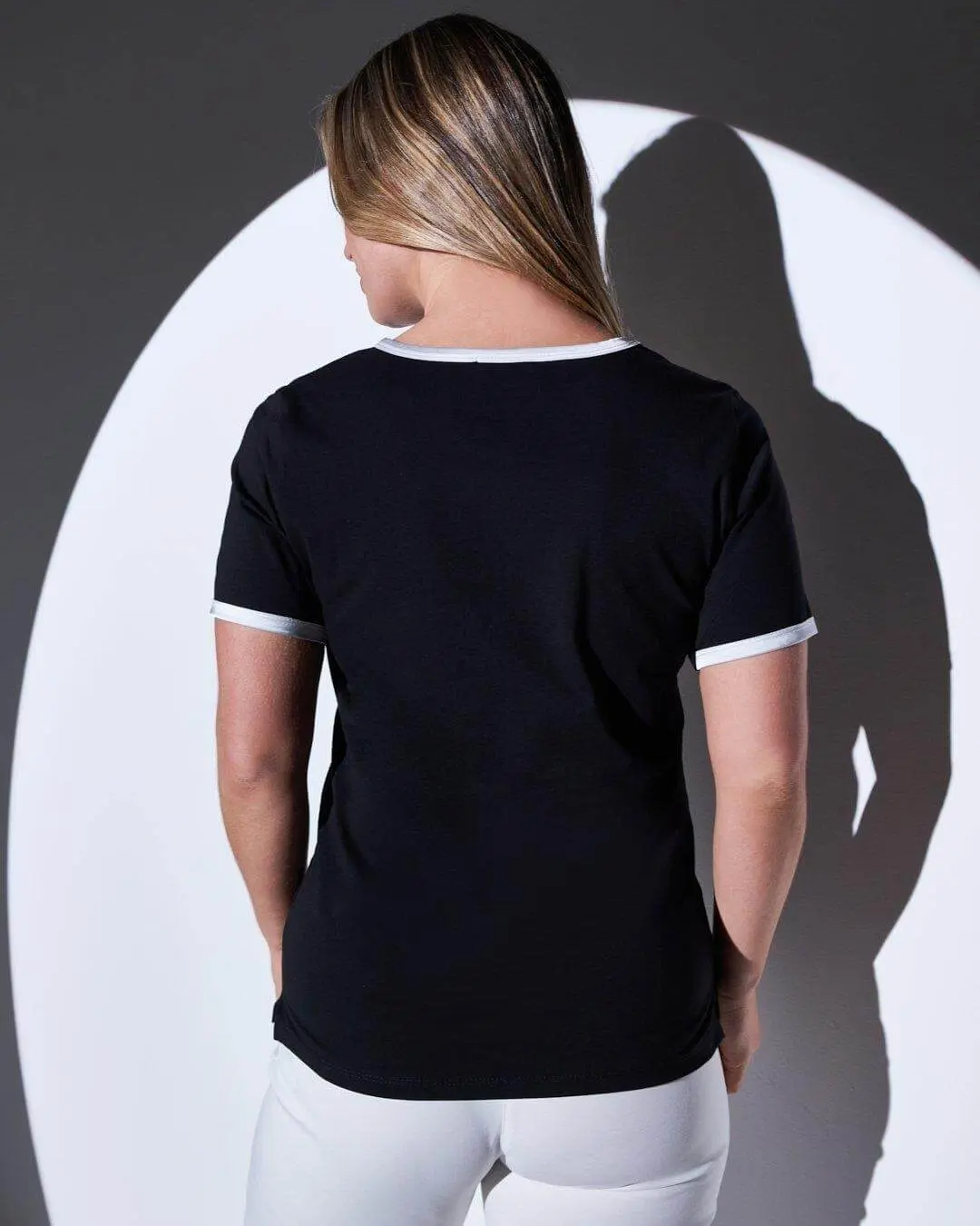 T-shirt in jersey di cotone elasticizzato con profili in satin e slogan in paillettes BLACK - Image 3
