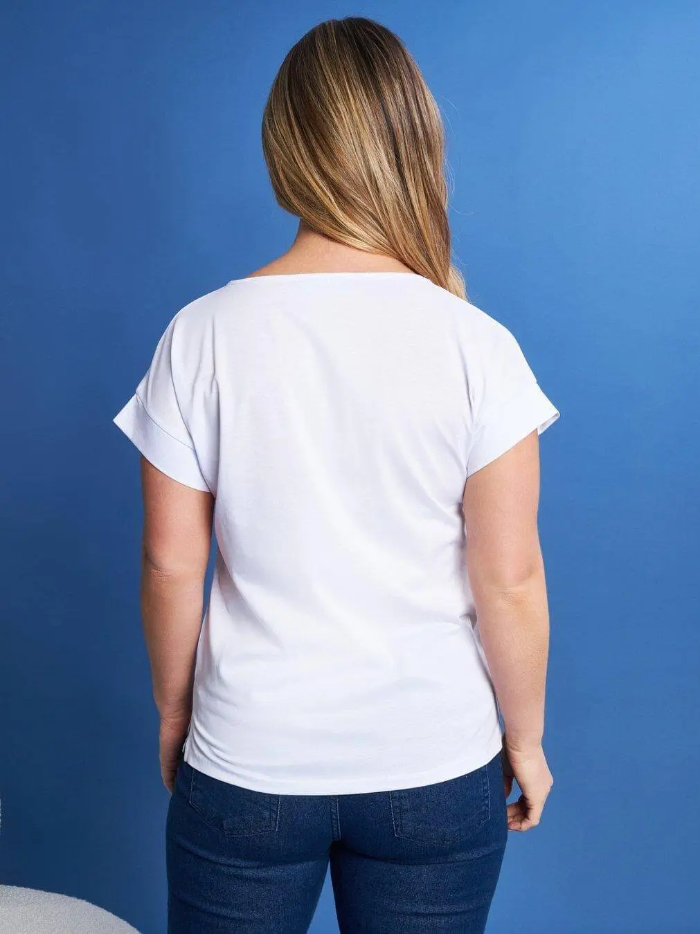 T-shirt scollo a V in jersey di cotone e viscosa con stampa in lamina e cristalli BIANCO - Image 5