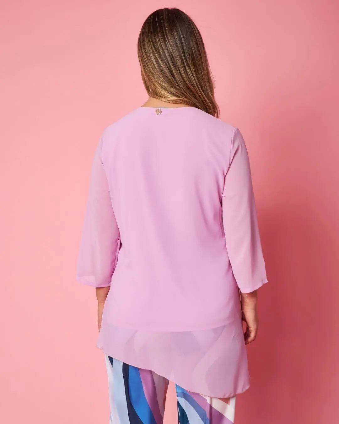 Blusa girocollo asimmetrica in georgette con dettaglio fiocco CICLAMINO - Image 3