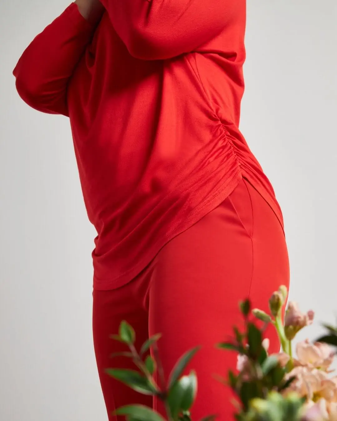 Maglia in jersey di viscosa elasticizzata con scollo ad anello ed arricciature PAPAVERO - Image 3