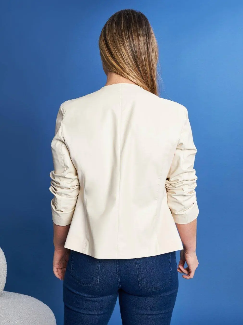 Giubbino senza collo in eco-pelle BEIGE - Image 5