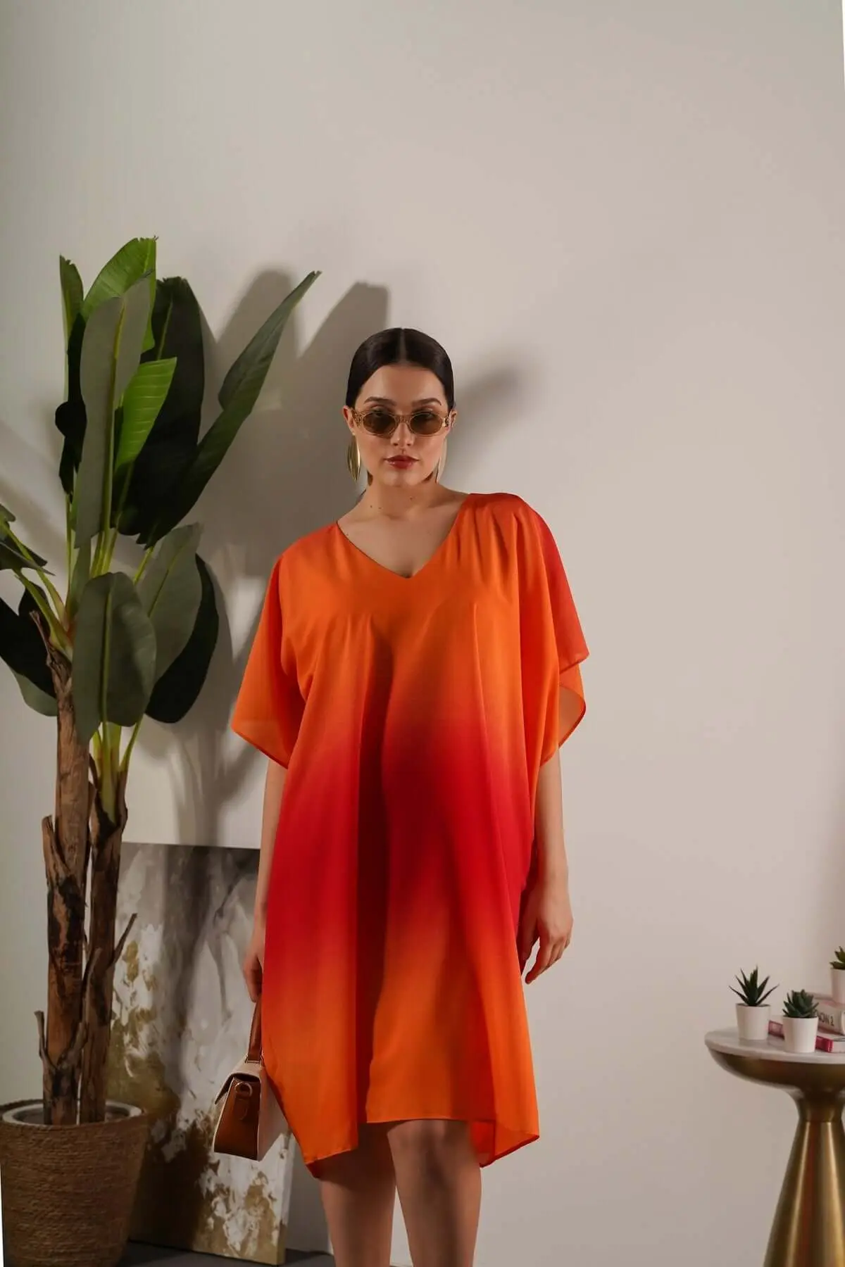 Abito effetto degradé con manica kimono e scollo a V ARANCIO