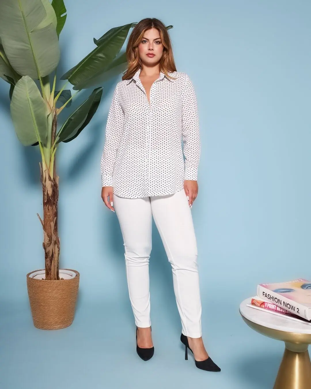 Camicia con maniche a tre quarti in raso tinta unita con fantasia a pois a contrasto. BIANCO-NERO