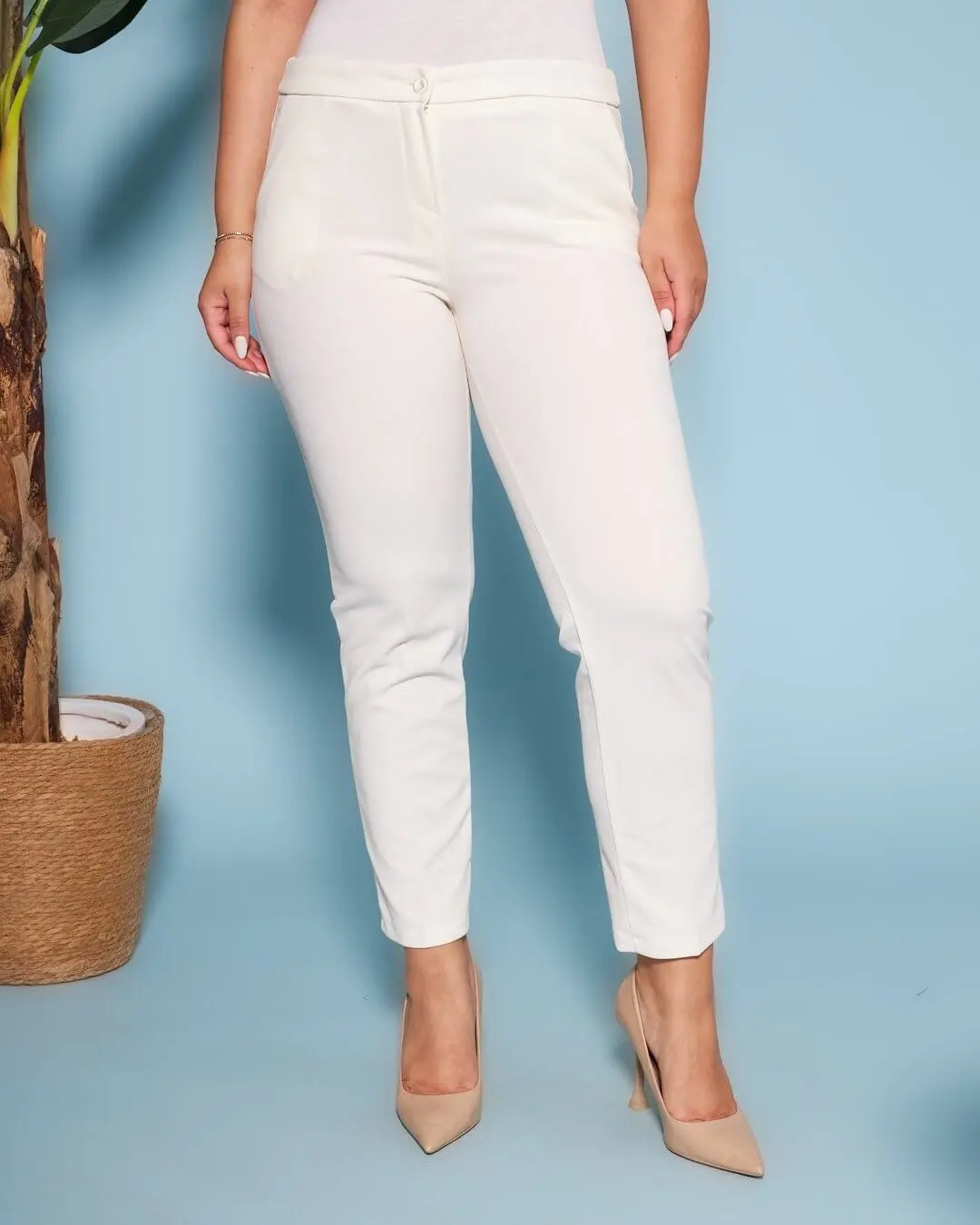 Pantalone a sigaretta in cady elasticizzato tinta unita. PANNA