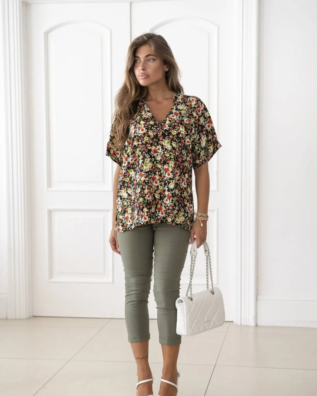 Blusa in viscosa in fantasia floreale ROSSO - Image 3