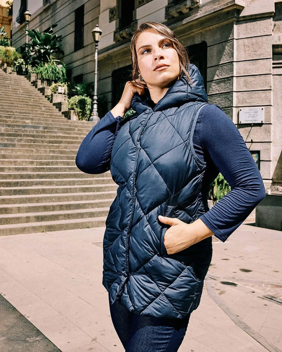 Gilet trapuntato in nylon tinta unita con cappuccio BLU - Image 5
