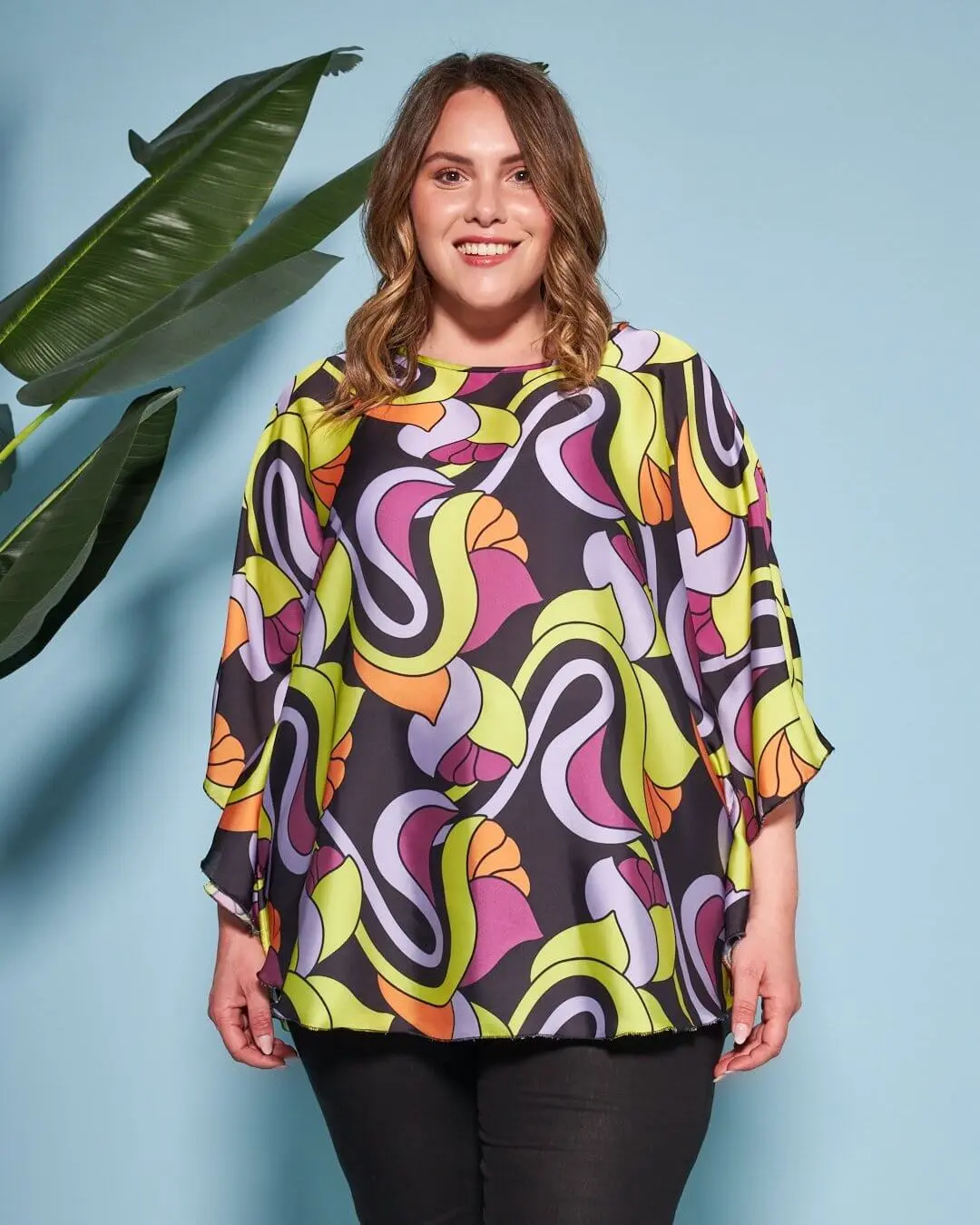 Casacca girocollo in raso con fantasia floreale multicolore e maniche kimono. LILLA - Image 3