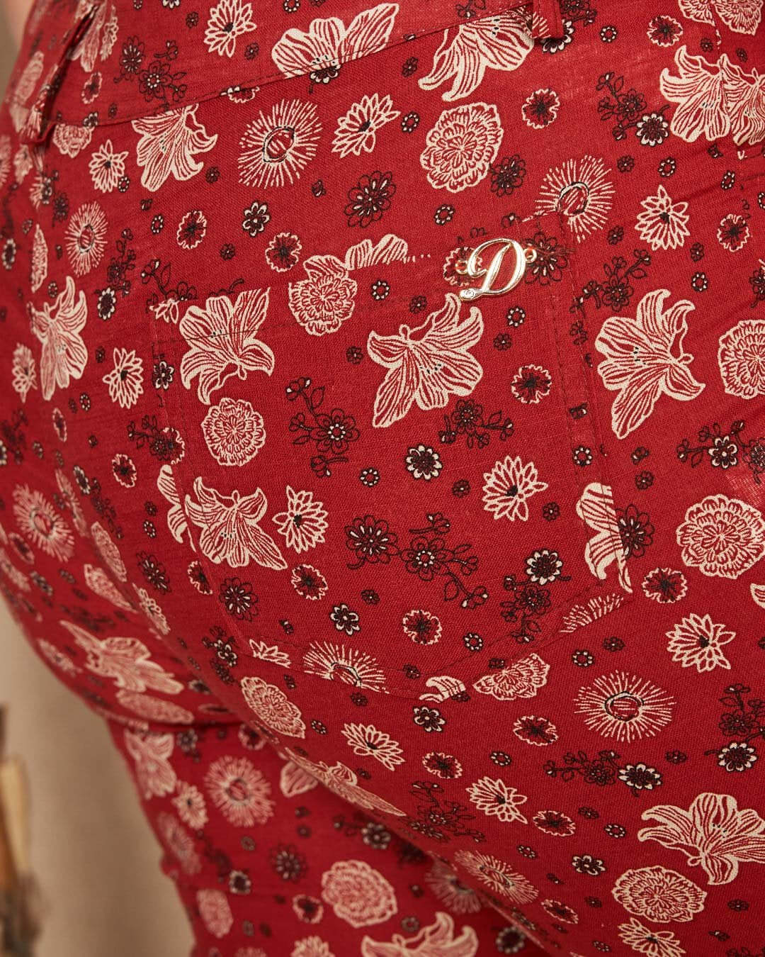 Pinocchietto in tela di cotone jacquard con fantasia floreale. COCCIO - Image 5