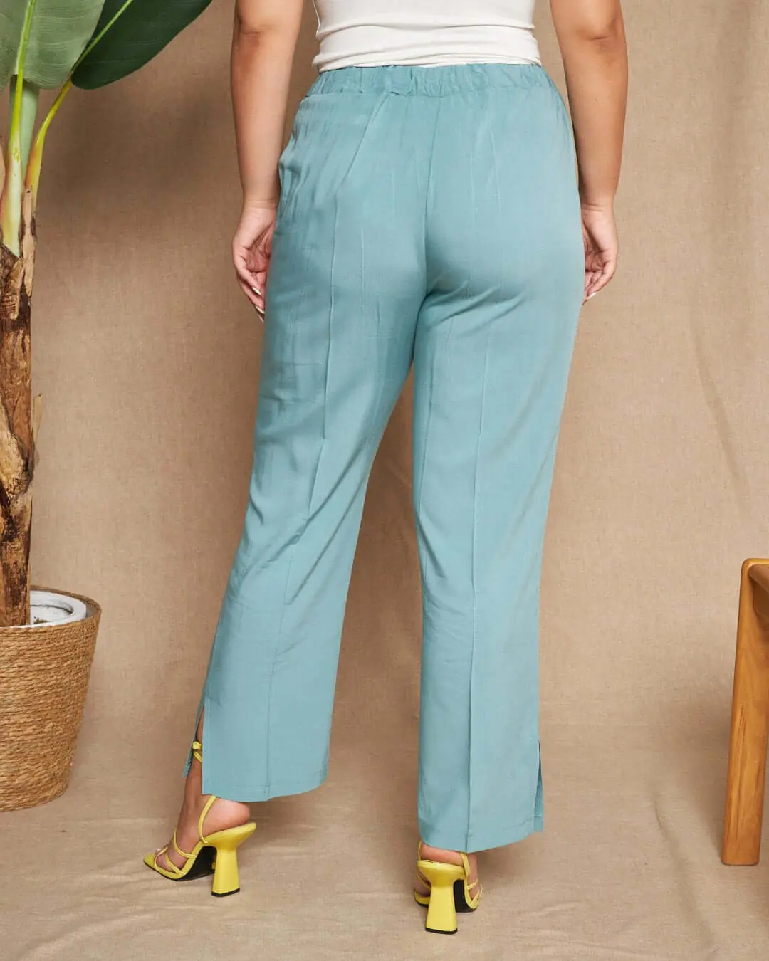 Pantalone morbido a gamba dritta in twill di viscosa tinta unita con coulisse in vita. SALVIA - Image 4