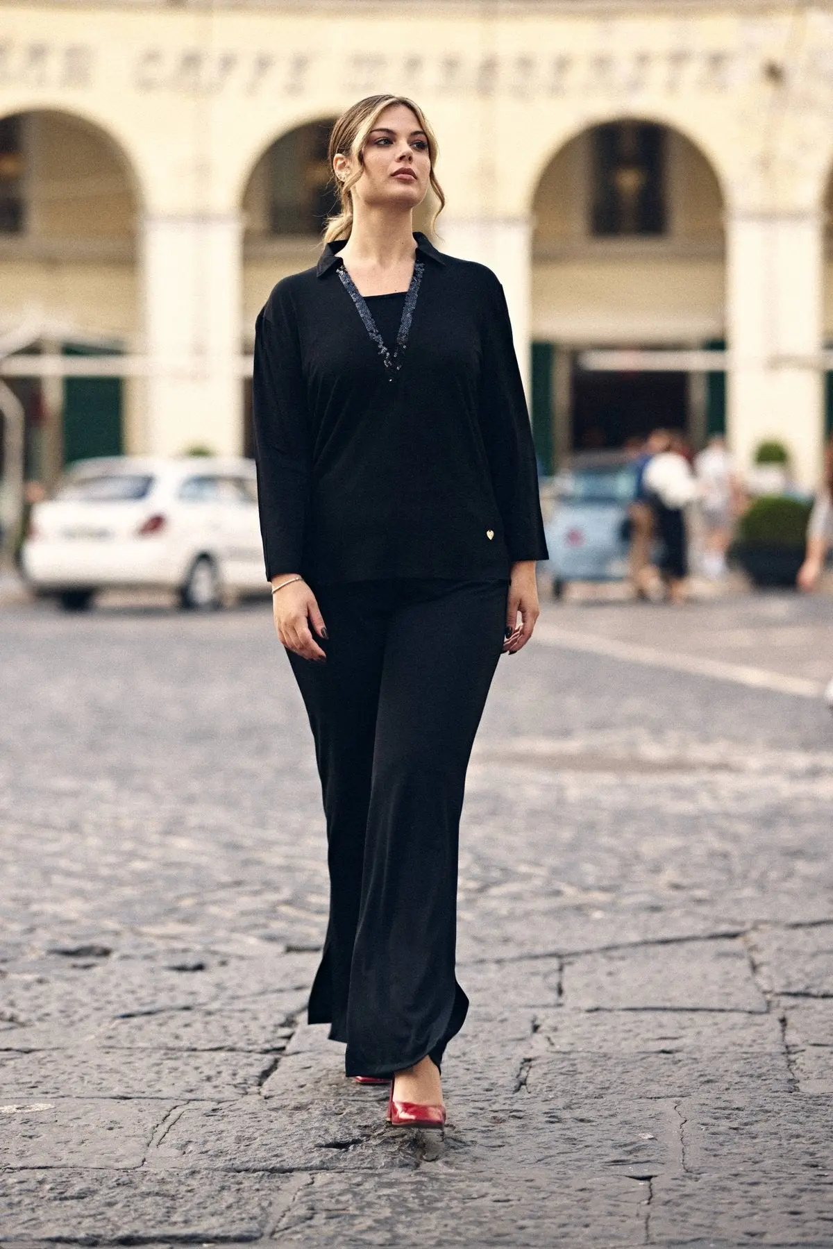 Maglia a maniche lunghe con scollo a V con inserto in paillettes tono su tono NERO - Image 3