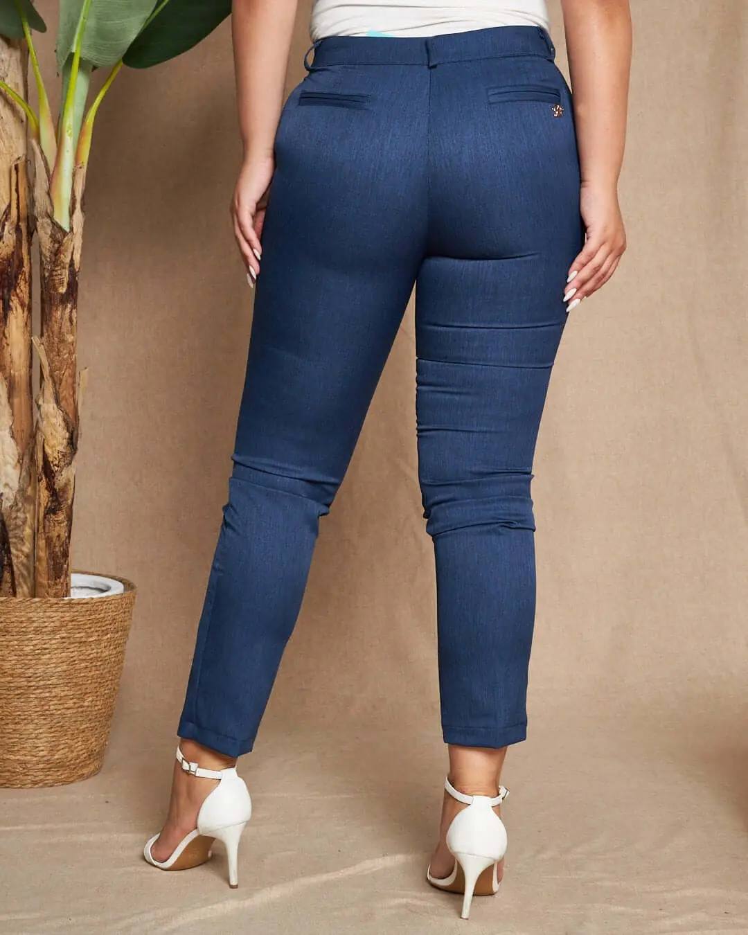 Pantalone skinny in chambray elasticizzato con tasche america e logo D metallico. BLU - Image 4