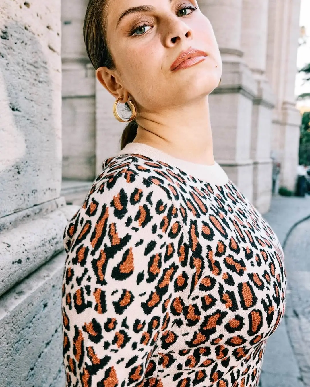 Maglia girocollo in jacquard animalier con contrasti a tinta unita ANIMALIER - Image 3