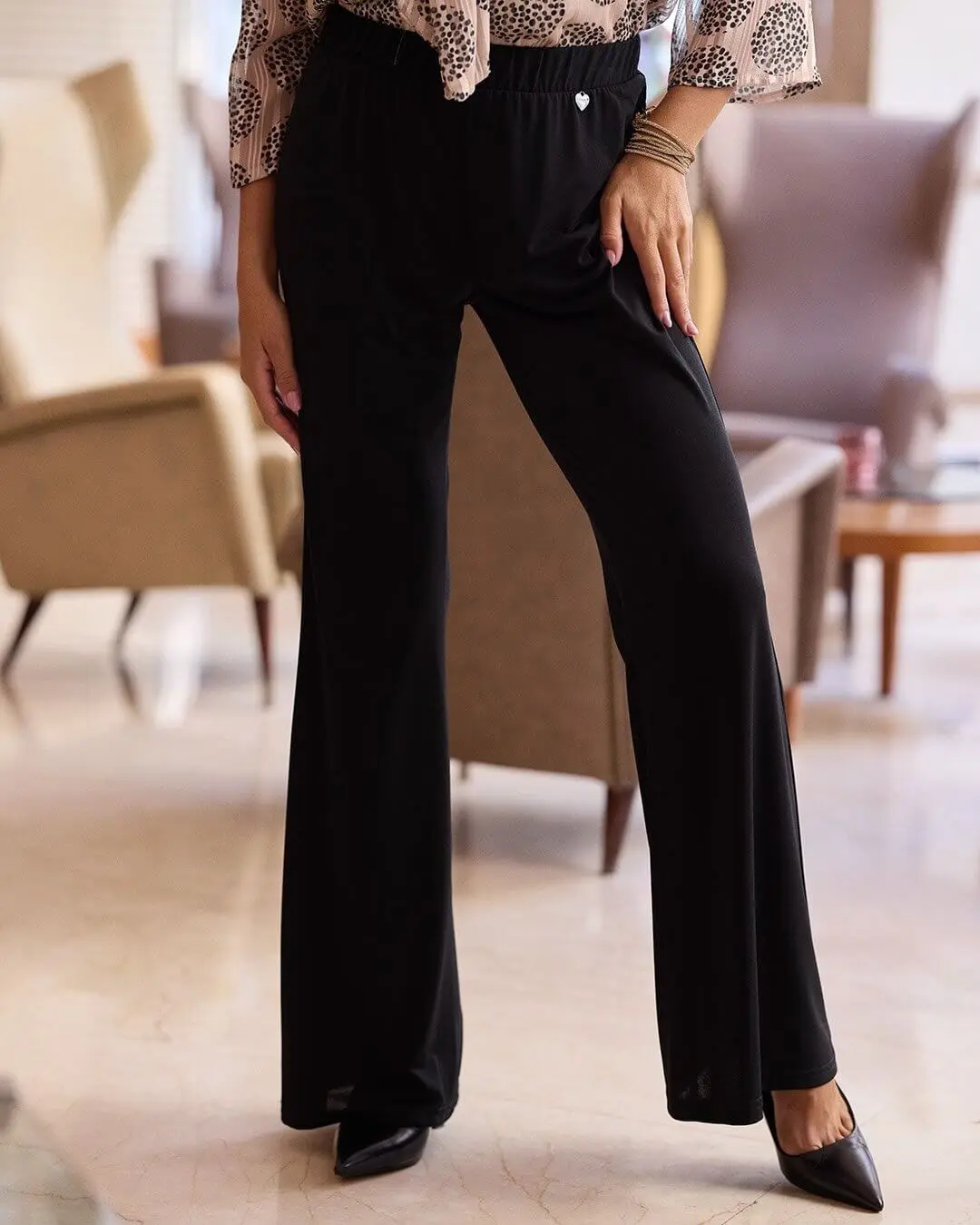 Completo con blusa in georgette lurex con fantasia a pois e collo lavallière e pantalone morbido ti CHAMPAGNE - Image 5