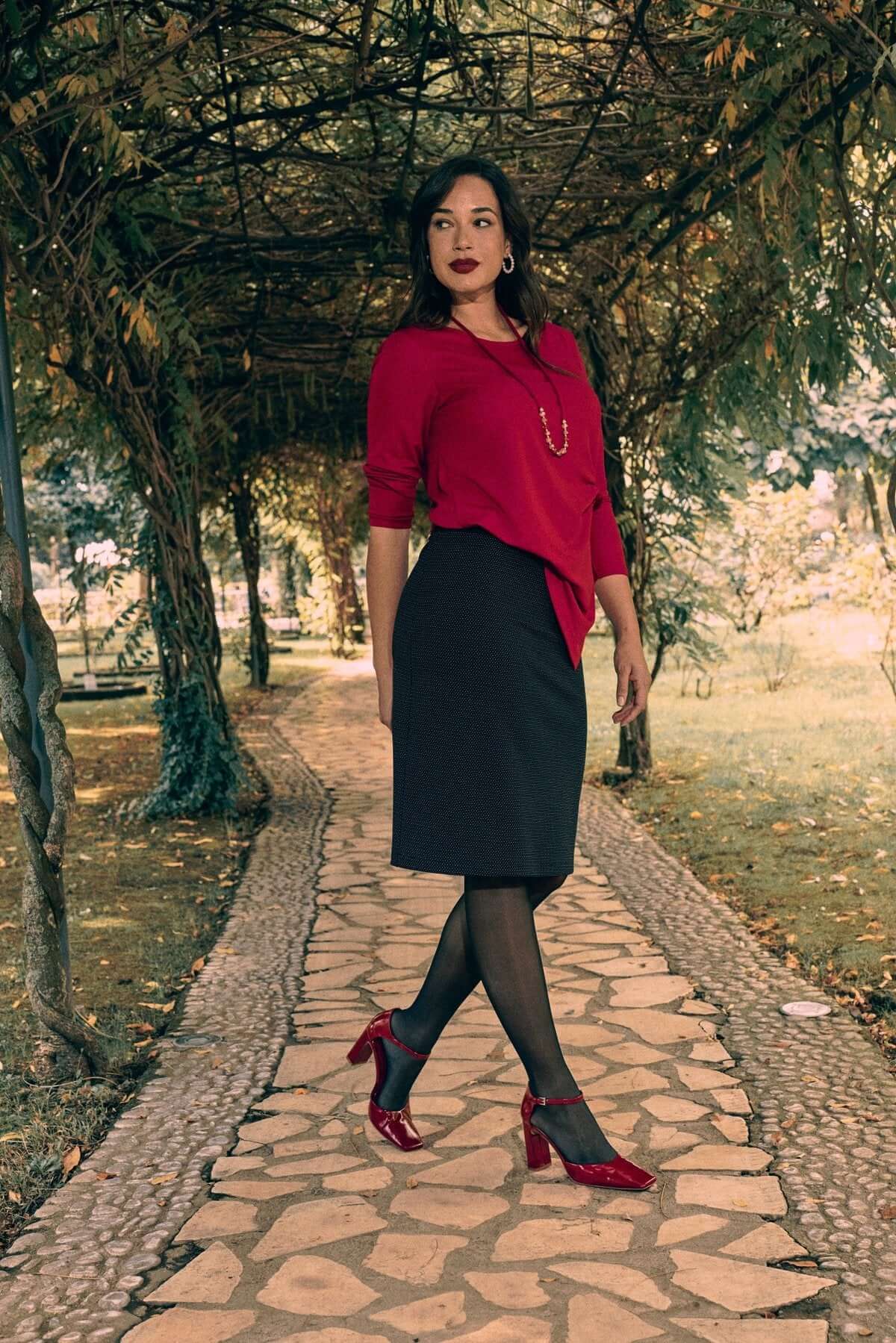 Maglia con nodo laterale e collana ROSSO - Image 3