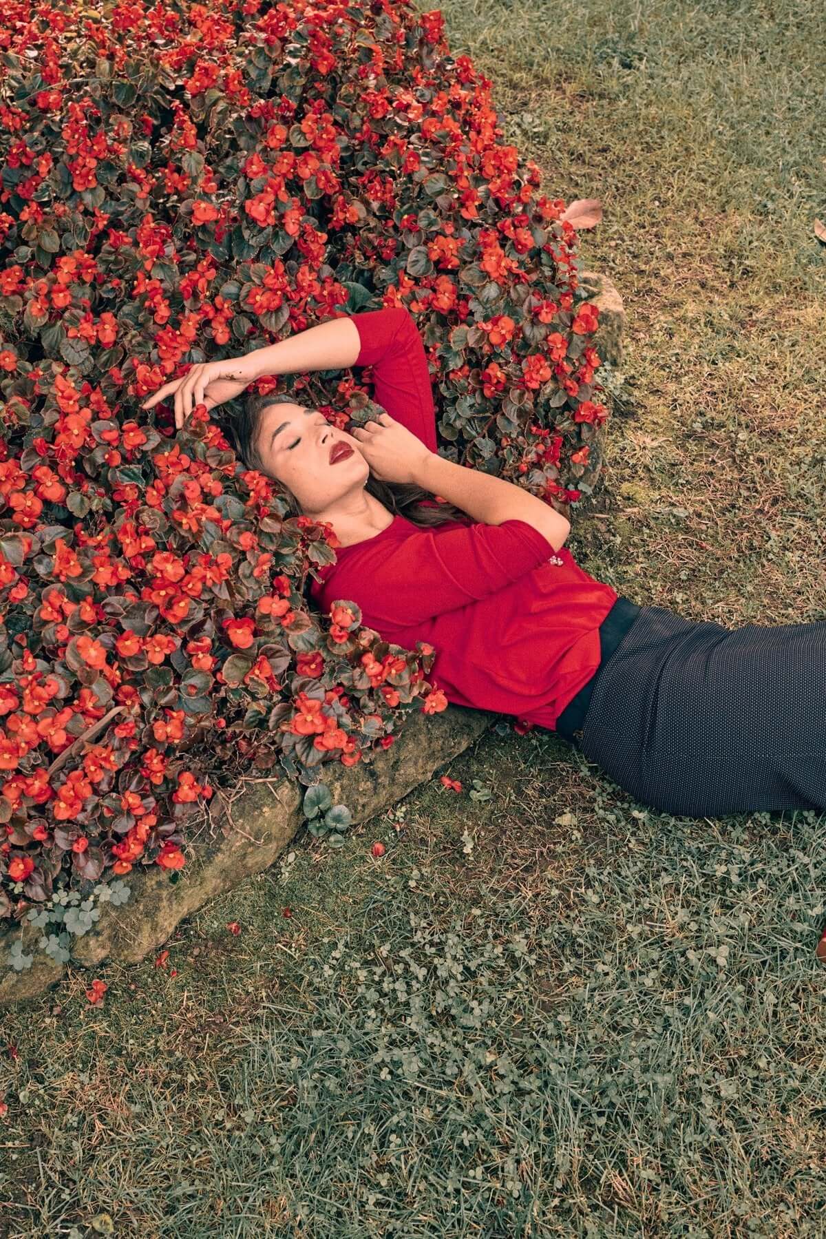 Maglia con nodo laterale e collana ROSSO - Image 5