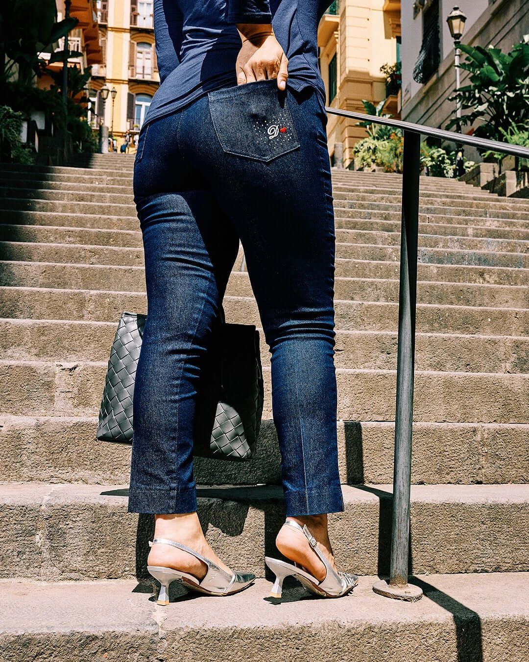 Jeans slim-fit con strass e logo sul retro BLU - Image 4