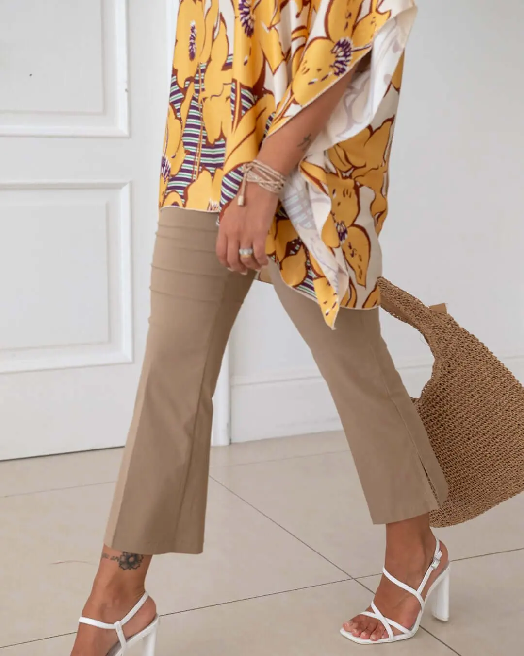Pantalone skinny zampetta in twill di misto viscosa elasticizzata tinta unita. CAMMELLO