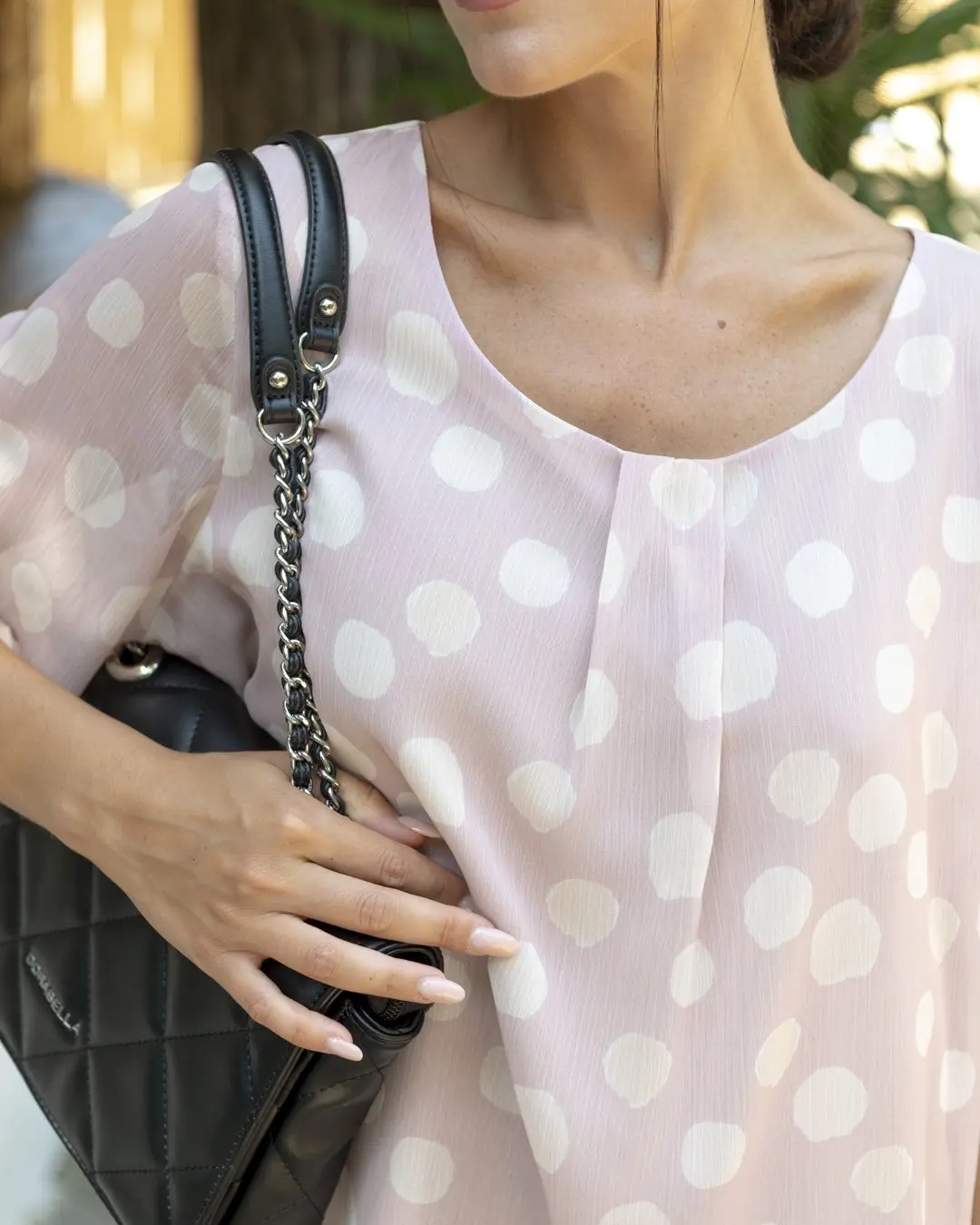 Blusa fantasia geometrica girocollo con arriccio ROSA CHIARO - Image 3
