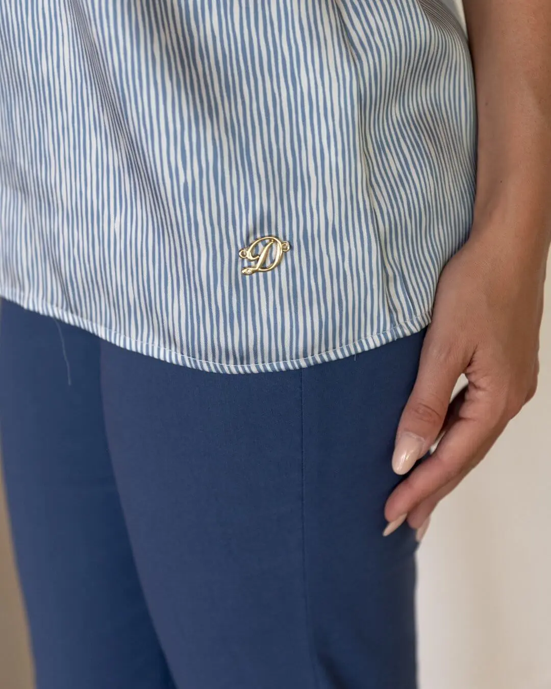 Top smanicato a righe con scollo a V BLU - Image 4