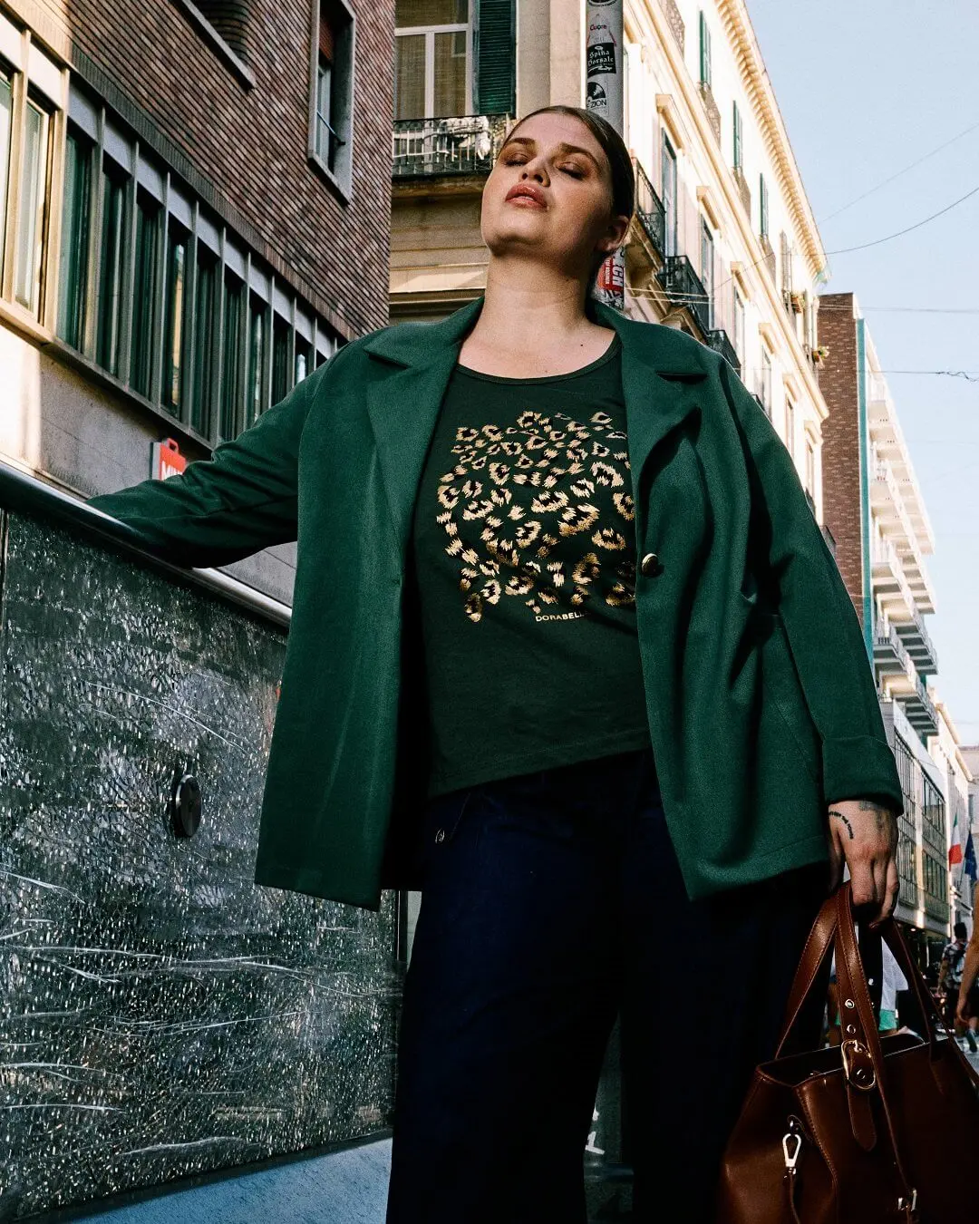 T-shirt a maniche lunghe con motivo a stampa animalier a contrasto MILITARE - Image 2