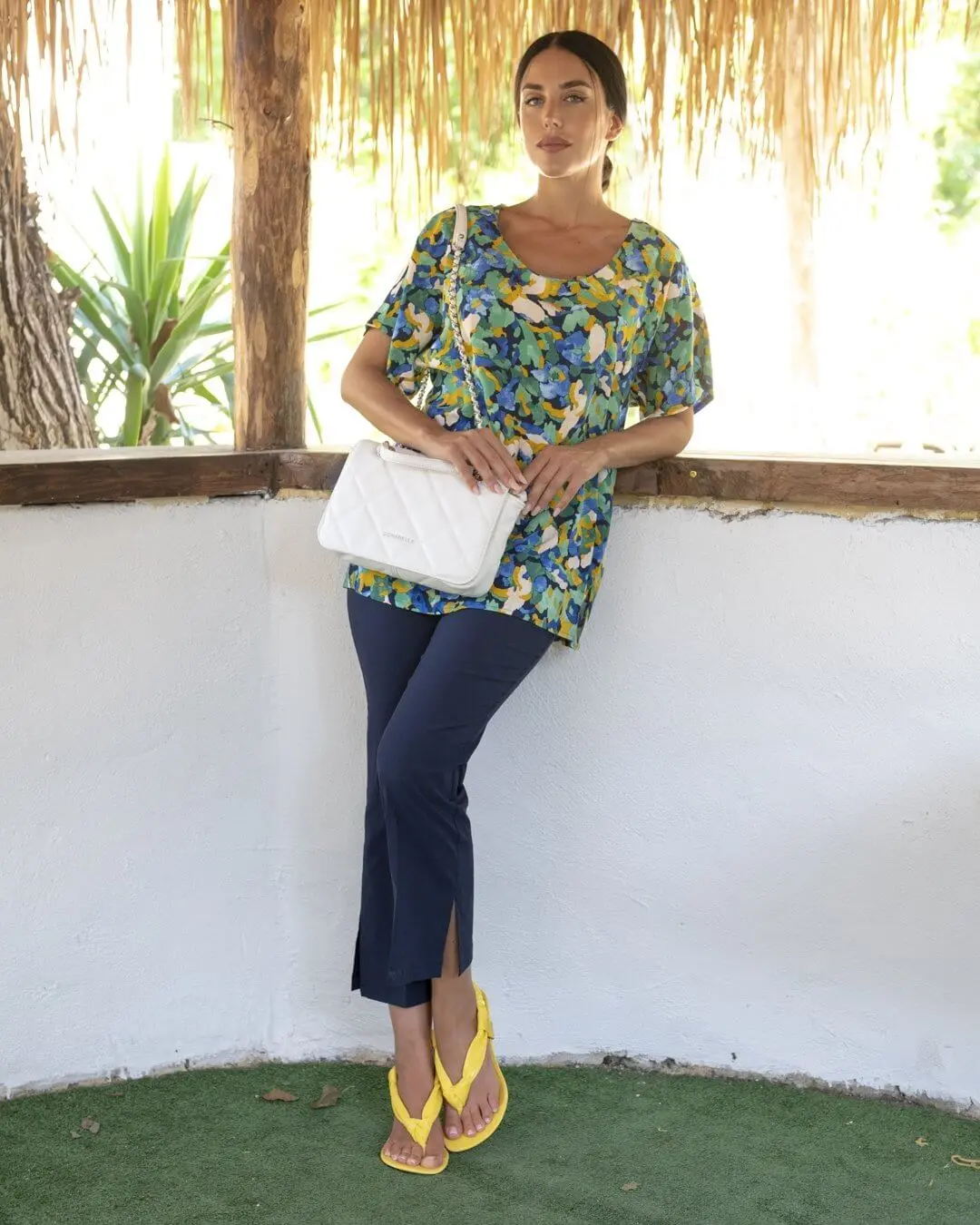 Blusa mezza manica in viscosa con fantasia acquerello e spacchetti laterali BLUETTE