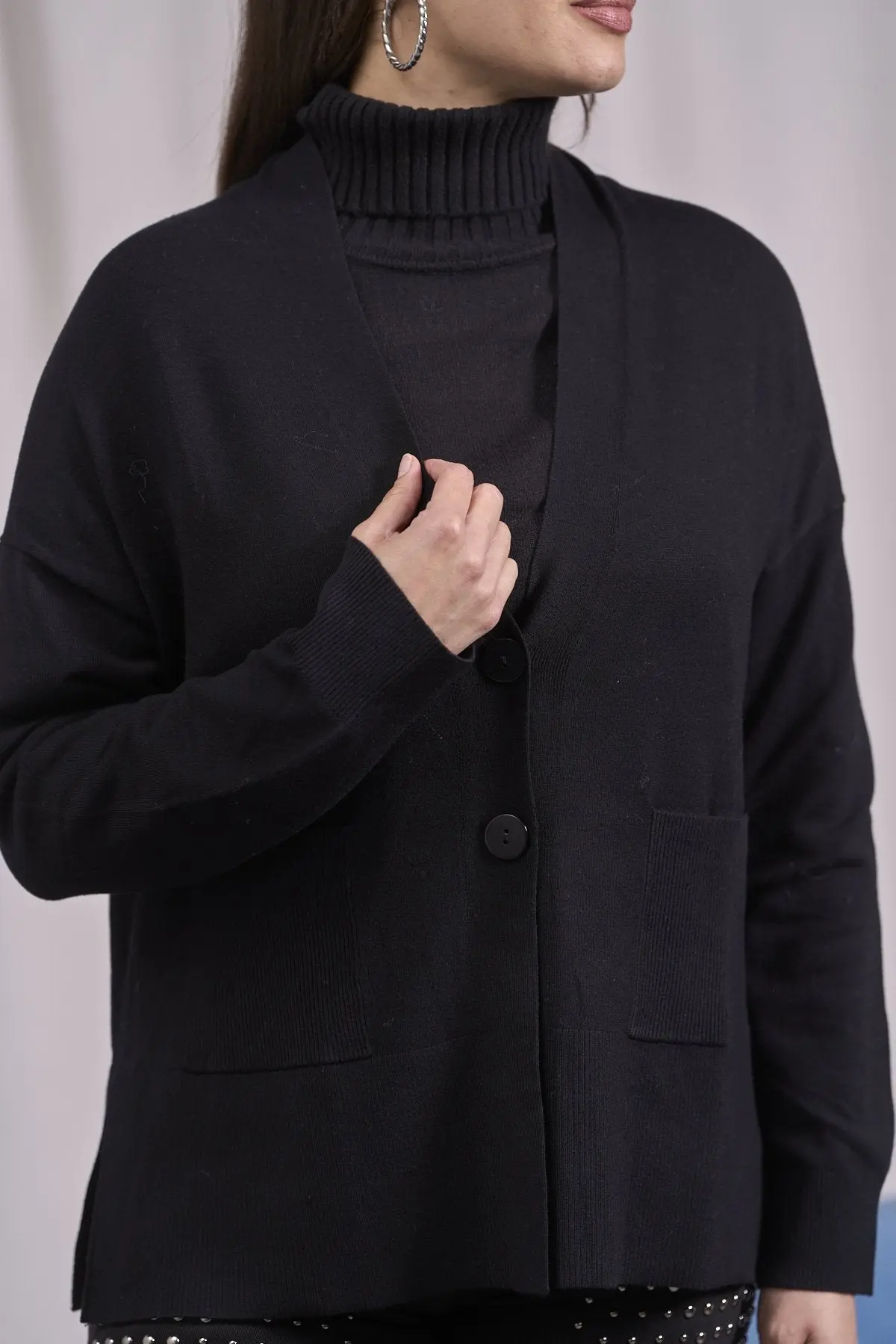 Cardigan con scollo a V e bottoni NERO - Image 2