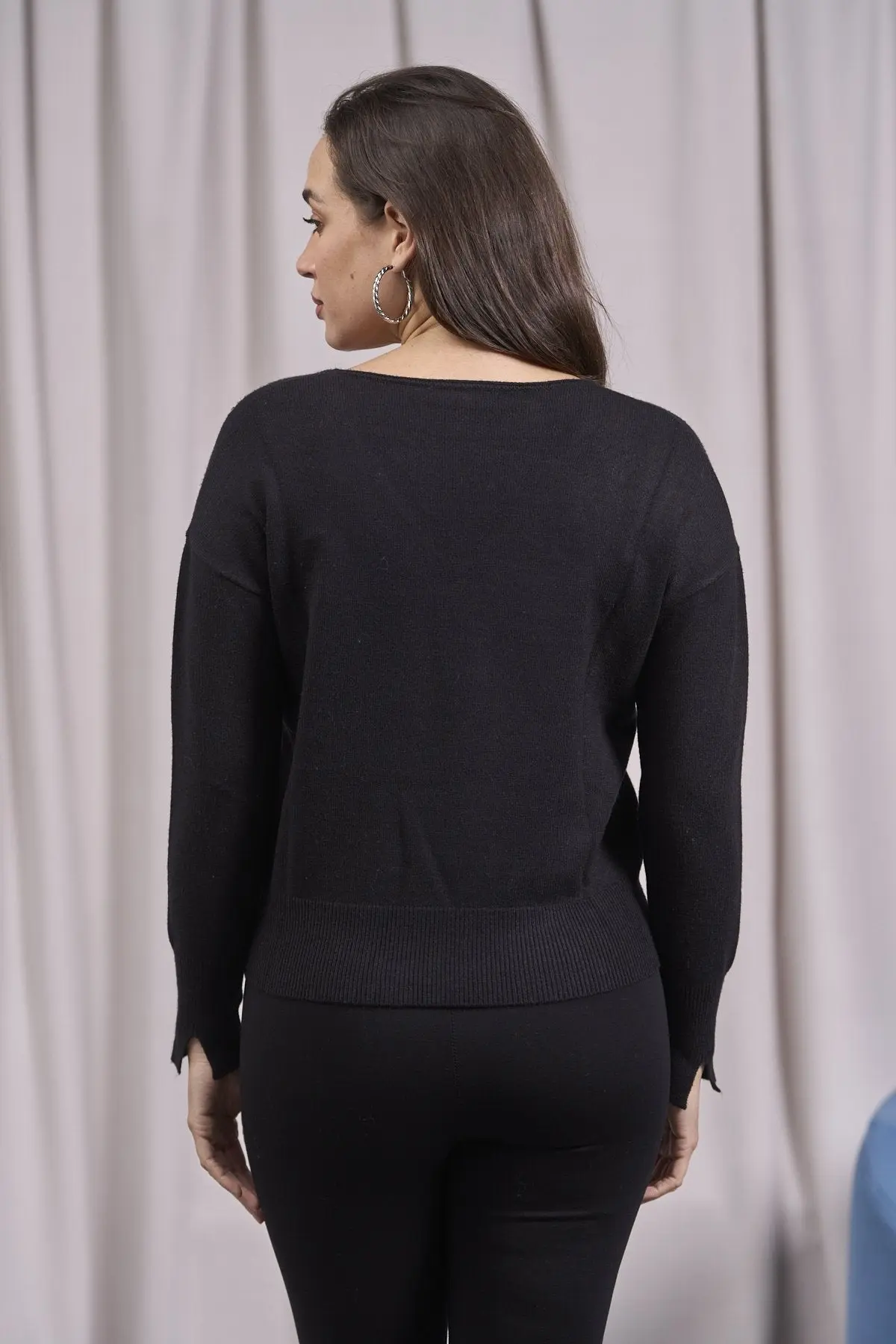 Maglia scollo a V con strass frontali e spacchetti NERO - Image 3